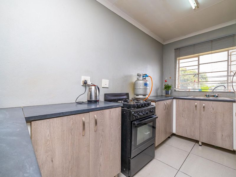 1 Bedroom Simplex Apartment for Sale in West Park - Photo 5