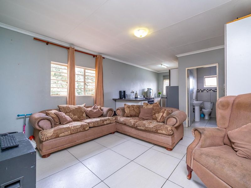 1 Bedroom Simplex Apartment for Sale in West Park - Photo 1