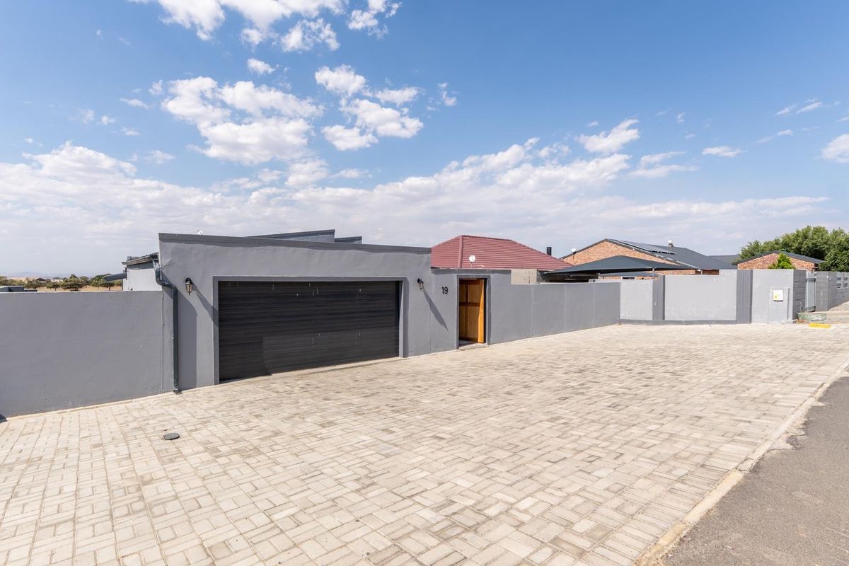 WIDE OPEN SPACES - Photo 2