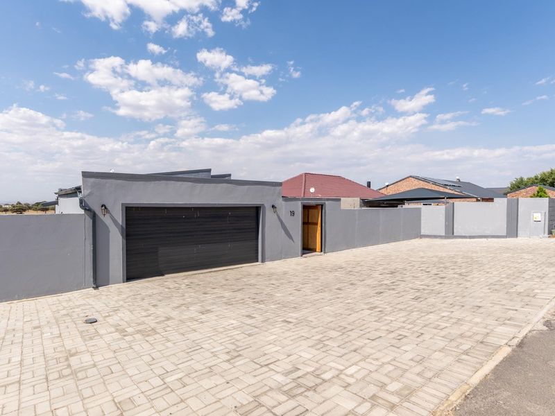 WIDE OPEN SPACES - Photo 2