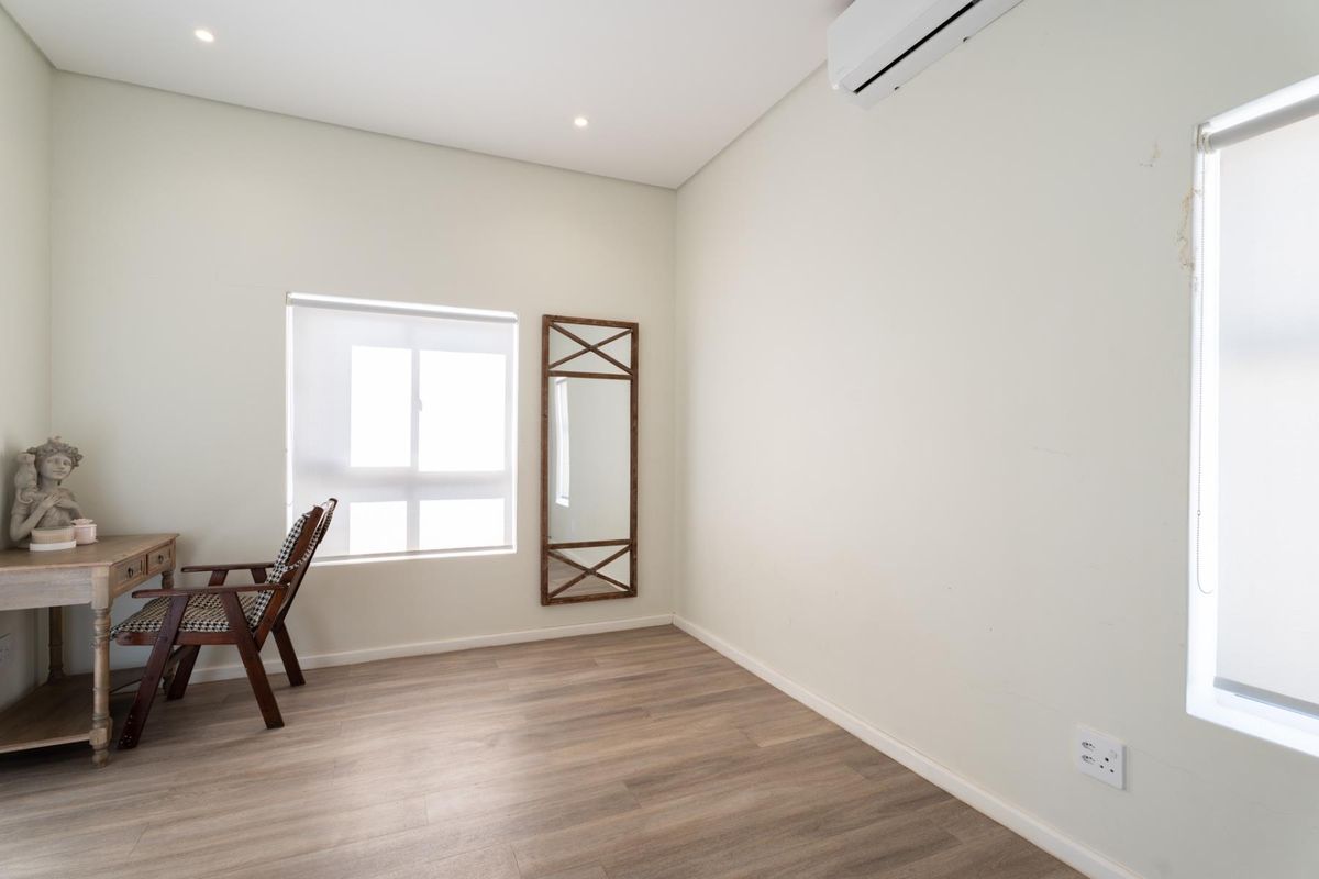 Beautiful Three bedroom Three bathroom house for sale in Mountain Crest Estate. - Photo 3