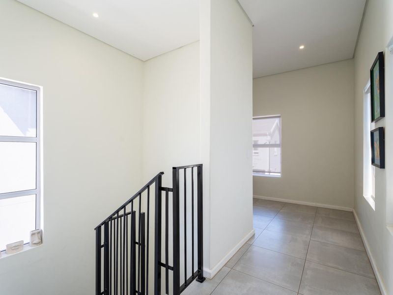 Beautiful Three bedroom Three bathroom house for sale in Mountain Crest Estate. - Photo 9