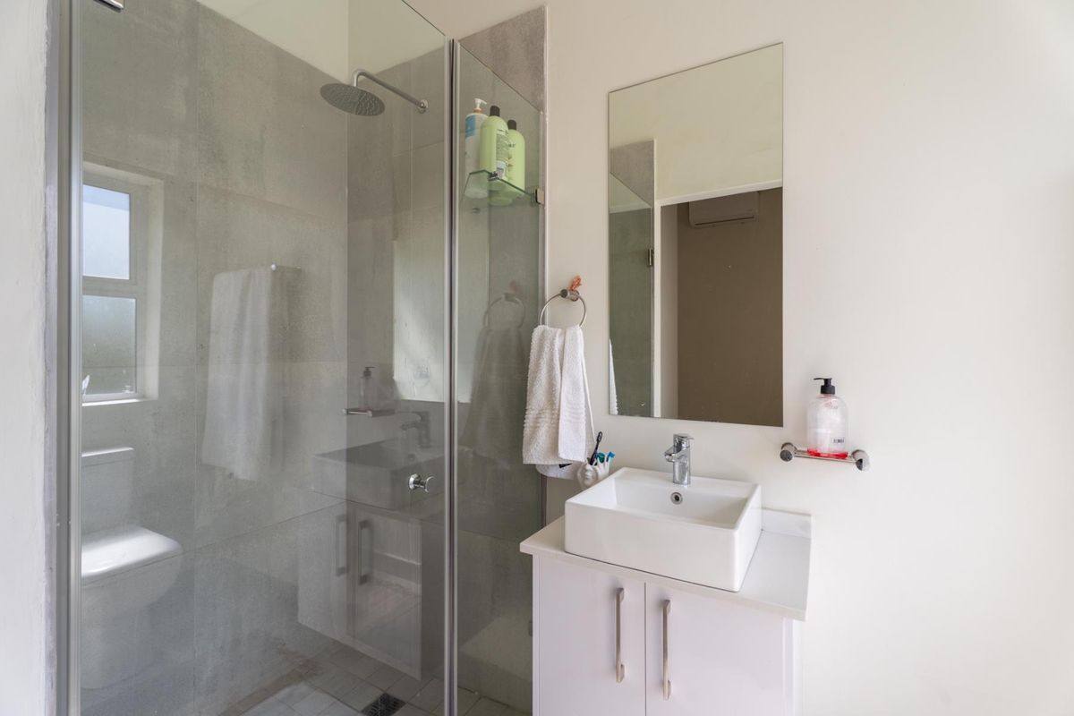 Beautiful Three bedroom Three bathroom house for sale in Mountain Crest Estate. - Photo 5