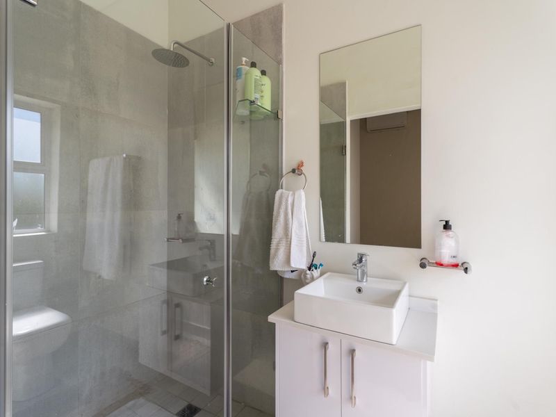 Beautiful Three bedroom Three bathroom house for sale in Mountain Crest Estate. - Photo 5