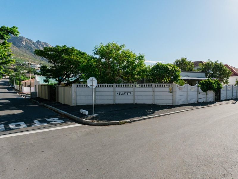 House Under Offer in Gordons Bay Village Gordons Bay - Photo 1