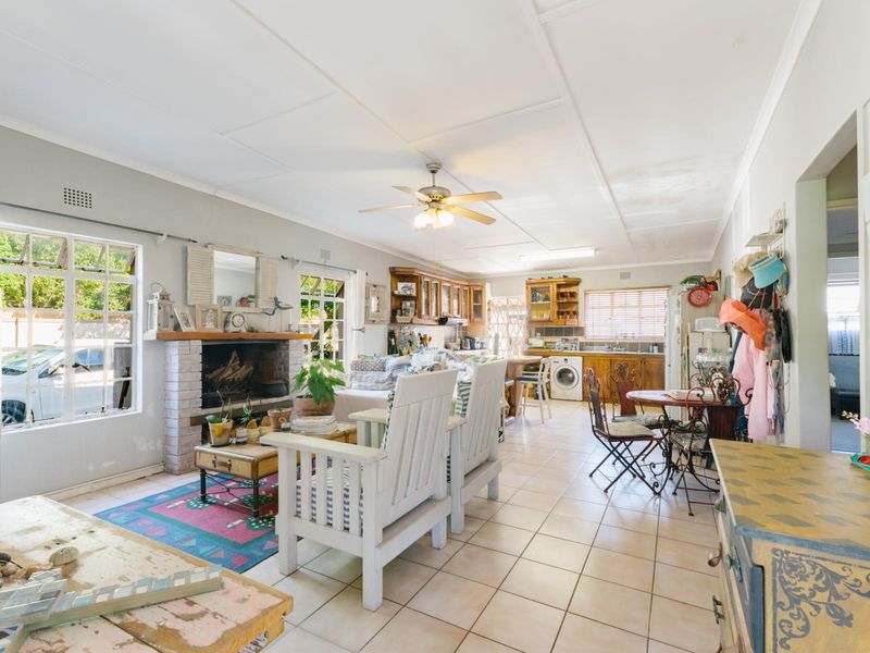 House Under Offer in Gordons Bay Village Gordons Bay - Photo 4