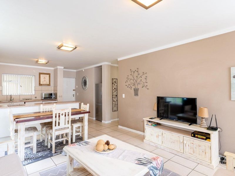 Ground Floor Comfort - Get your Foot in the Market - Photo 6