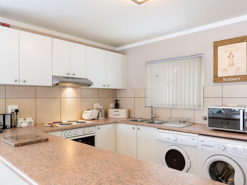 Ground Floor Comfort - Get your Foot in the Market - Photo 2