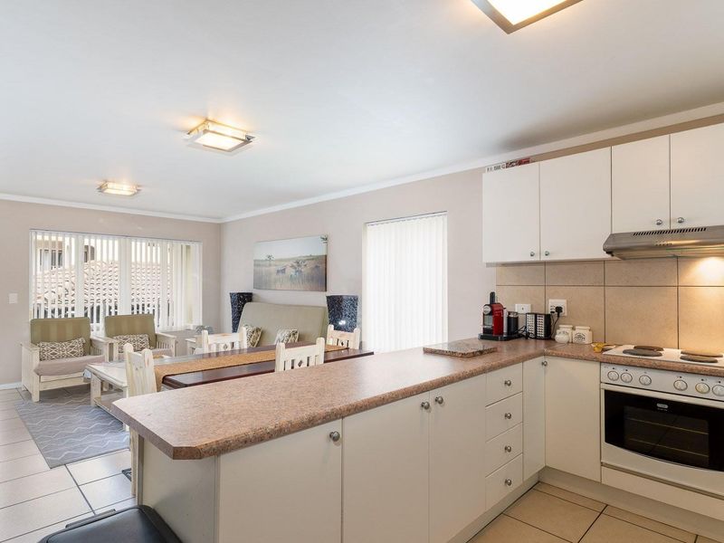 Ground Floor Comfort - Get your Foot in the Market - Photo 1