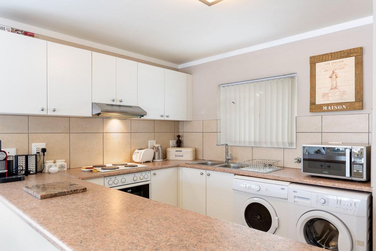 Ground Floor Comfort - Get your Foot in the Market - Photo 4