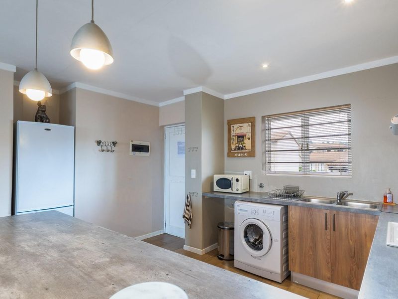 Sunrise to Sunset Views - Top Floor Bliss - Photo 4