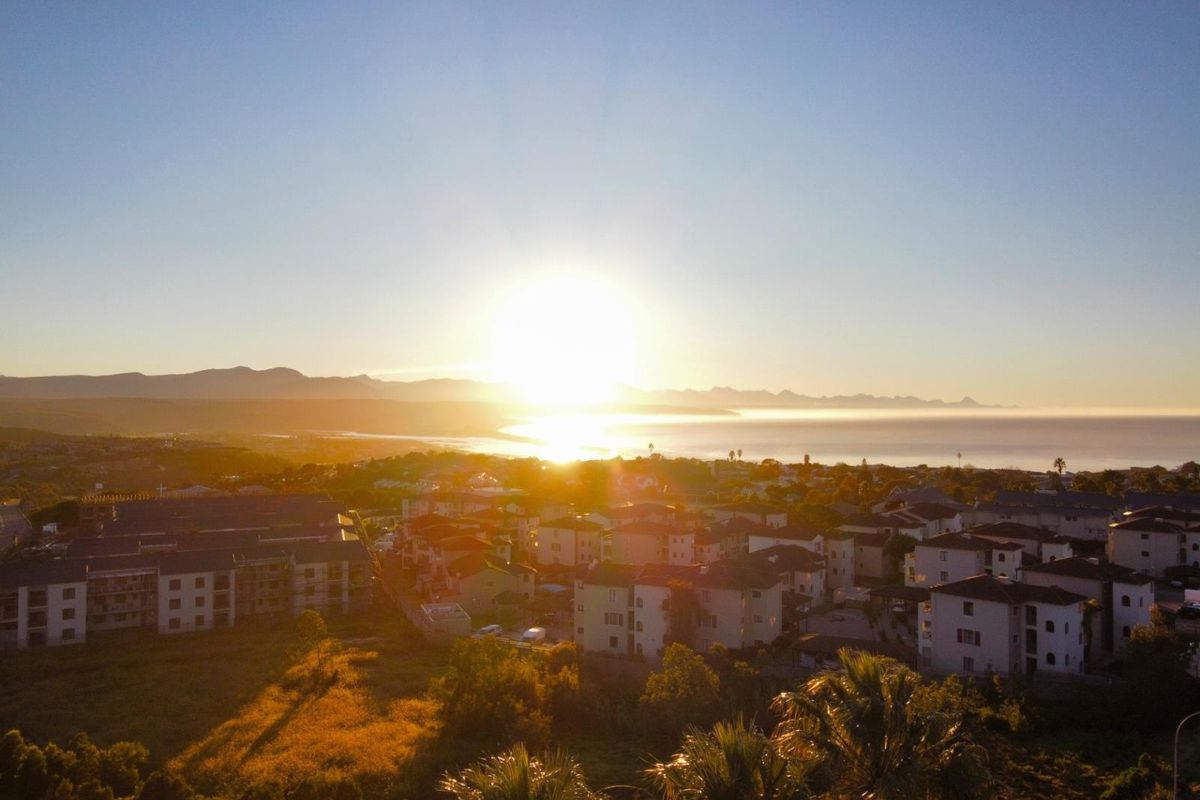 Sunrise to Sunset Views - Top Floor Bliss - Photo 2