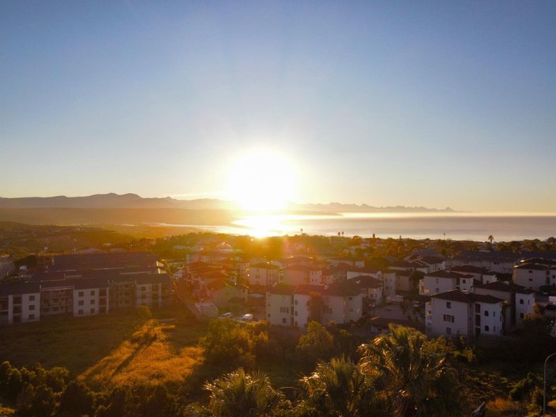 Sunrise to Sunset Views - Top Floor Bliss - Photo 2