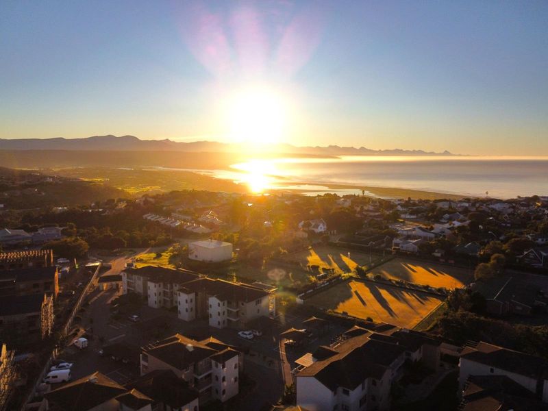 Sunrise to Sunset Views - Top Floor Bliss - Photo 1