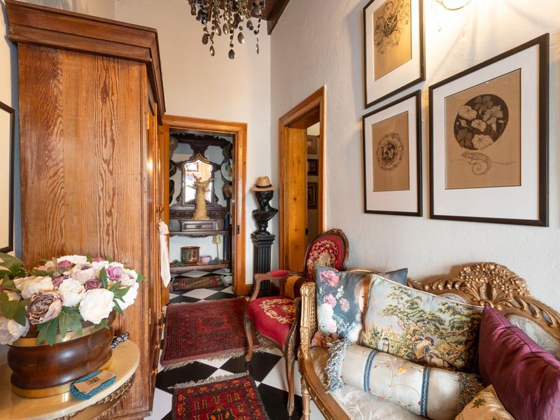 Gorgeous Victorian Family Home in Central Bredasdorp with shop and income generating flat R4,3m - Photo 4