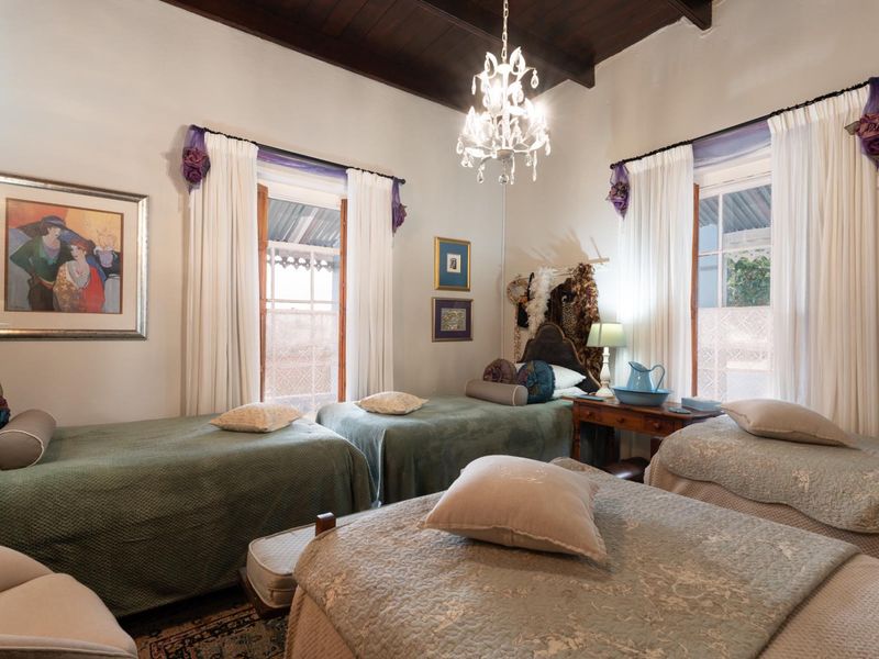 Gorgeous Victorian Family Home in Central Bredasdorp with shop and income generating flat R4,3m - Photo 9