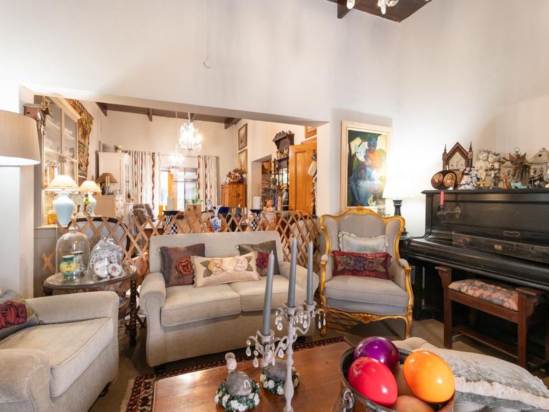 Gorgeous Victorian Family Home in Central Bredasdorp with shop and income generating flat R4,3m - Photo 7