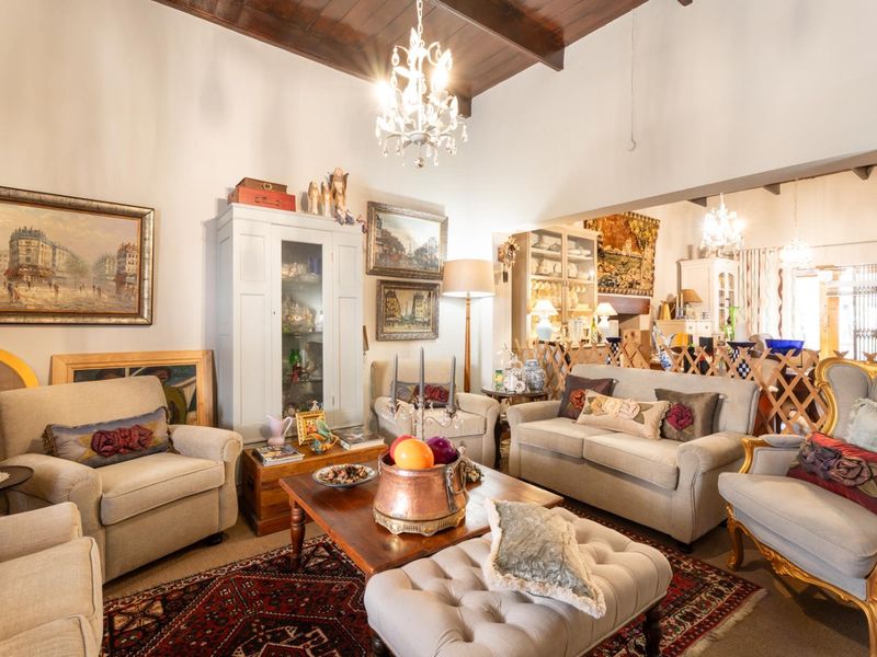 Gorgeous Victorian Family Home in Central Bredasdorp with shop and income generating flat R4,3m - Photo 6