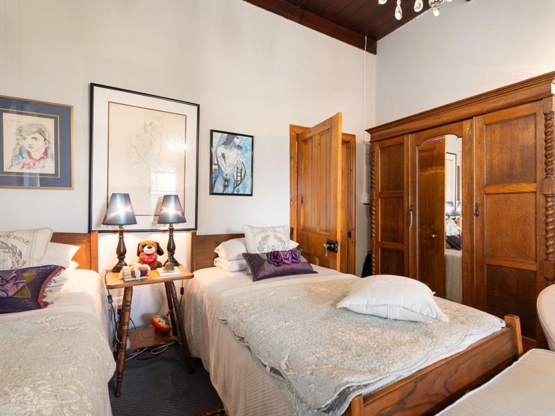 Gorgeous Victorian Family Home in Central Bredasdorp with shop and income generating flat R4,3m - Photo 10