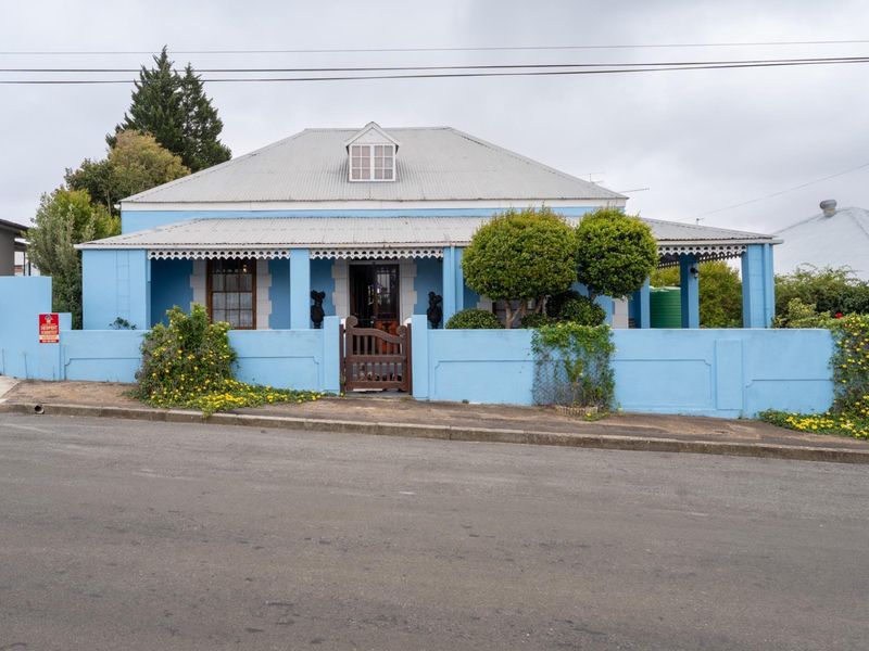 Gorgeous Victorian Family Home in Central Bredasdorp with shop and income generating flat R4,3m - Photo 2