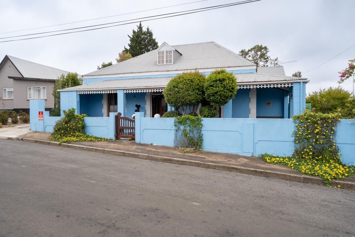 Gorgeous Victorian Family Home in Central Bredasdorp with shop and income generating flat R4,3m - Photo 3