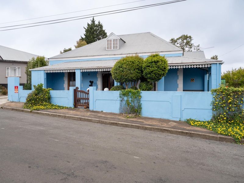 Gorgeous Victorian Family Home in Central Bredasdorp with shop and income generating flat R4,3m - Photo 3
