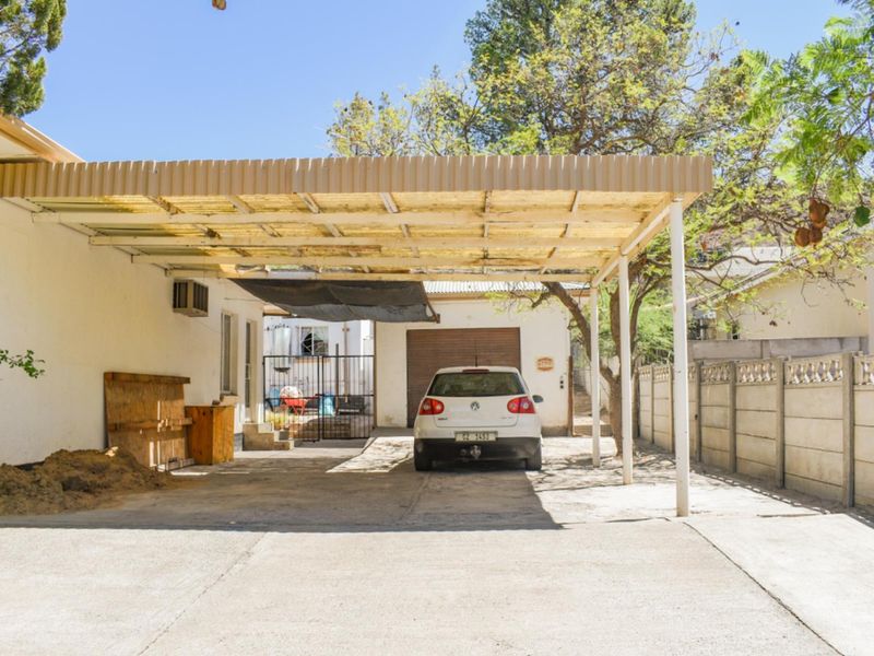 5-Bedroom Home with Flatlet for Sale - Hospital Hill, Beaufort West - Photo 8