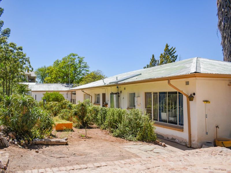 5-Bedroom Home with Flatlet for Sale - Hospital Hill, Beaufort West - Photo 4