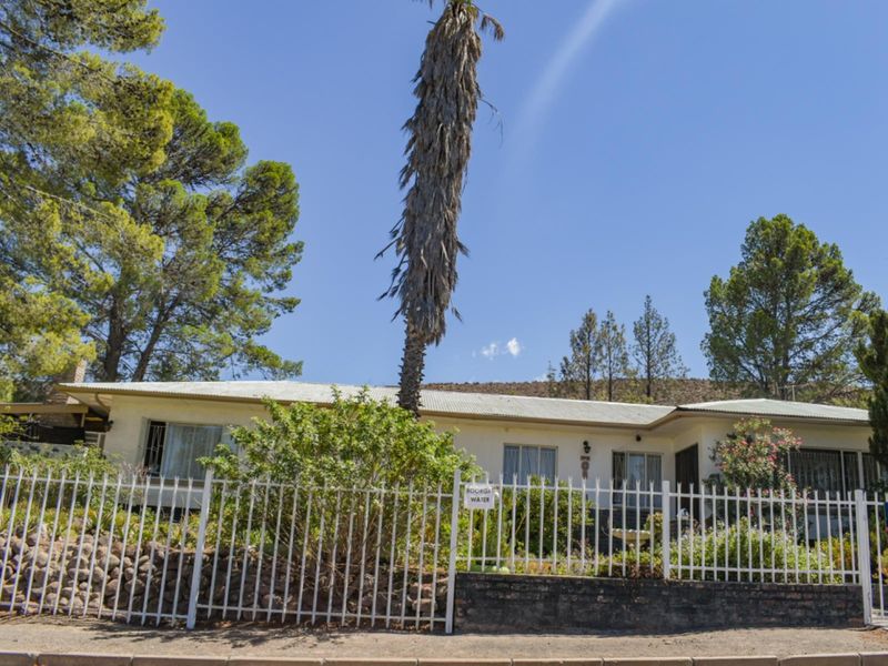 5-Bedroom Home with Flatlet for Sale - Hospital Hill, Beaufort West - Photo 10