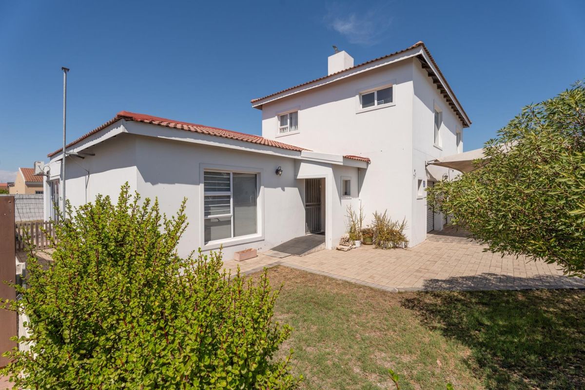 The Luxury Of Space - 3 Bedroom Home Plus 2 Bedroom Flat. - Photo 3