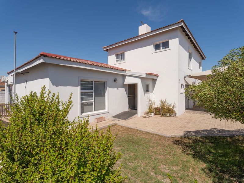 The Luxury Of Space - 3 Bedroom Home Plus 2 Bedroom Flat. - Photo 3