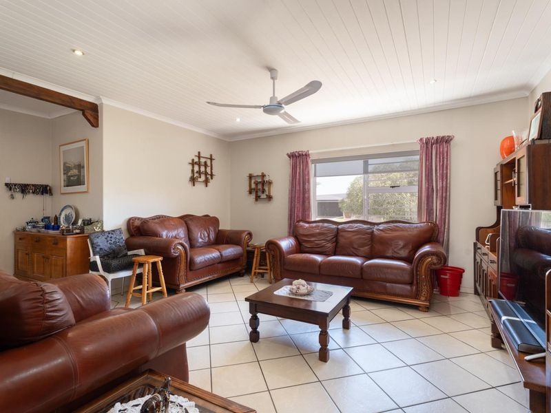 The Luxury Of Space - 3 Bedroom Home Plus 2 Bedroom Flat. - Photo 9