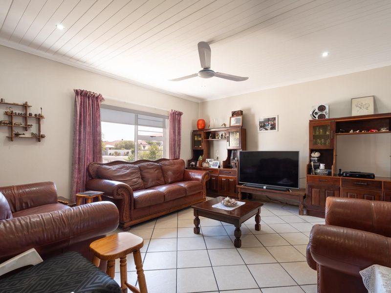 The Luxury Of Space - 3 Bedroom Home Plus 2 Bedroom Flat. - Photo 8