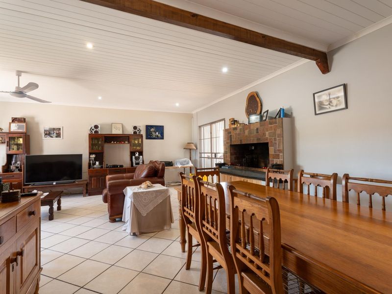 The Luxury Of Space - 3 Bedroom Home Plus 2 Bedroom Flat. - Photo 7