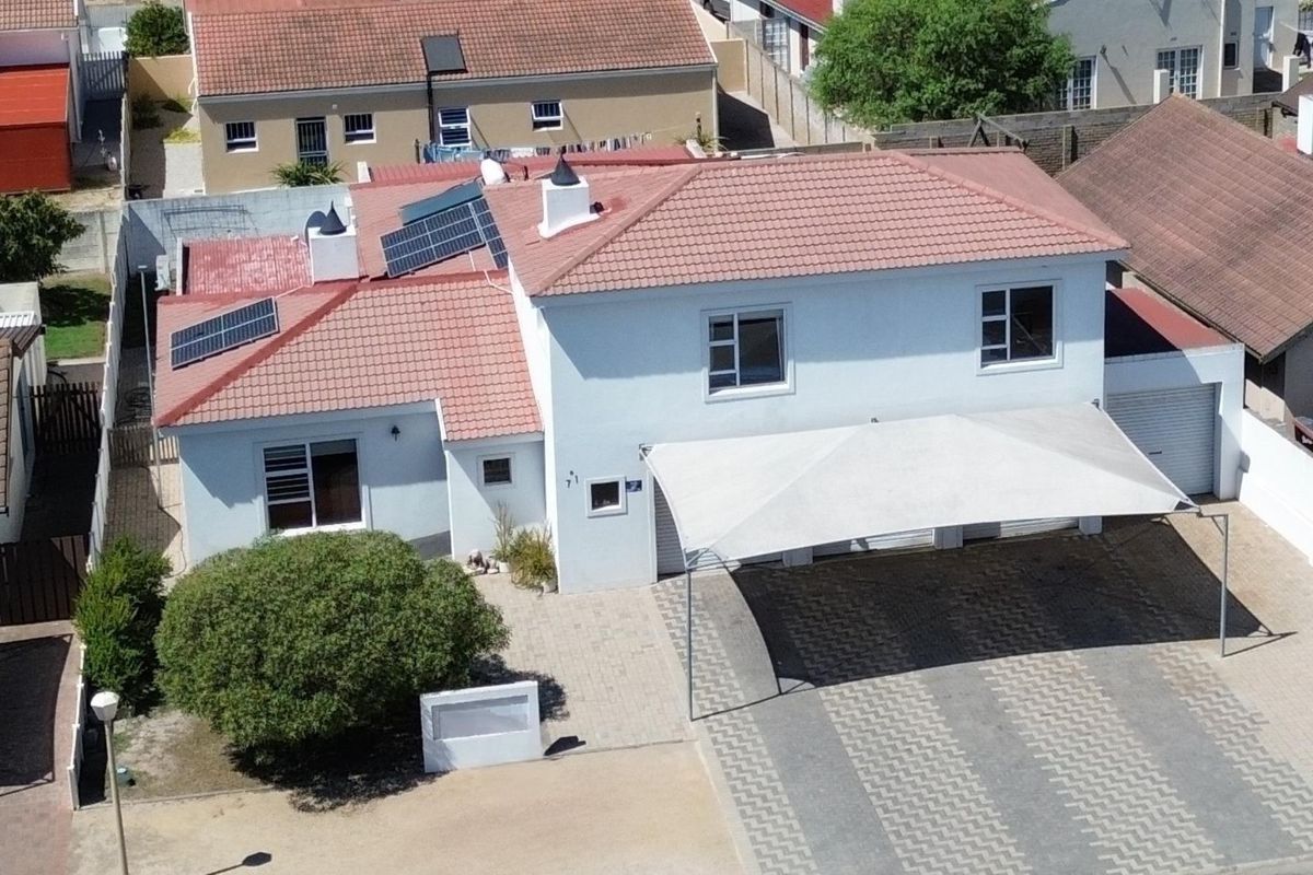 The Luxury Of Space - 3 Bedroom Home Plus 2 Bedroom Flat. - Photo 2