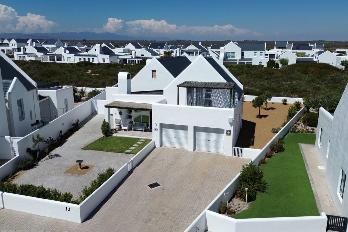 3 Bedroom Home In Quiet Close A Stones Throw From The Beach - Photo 2