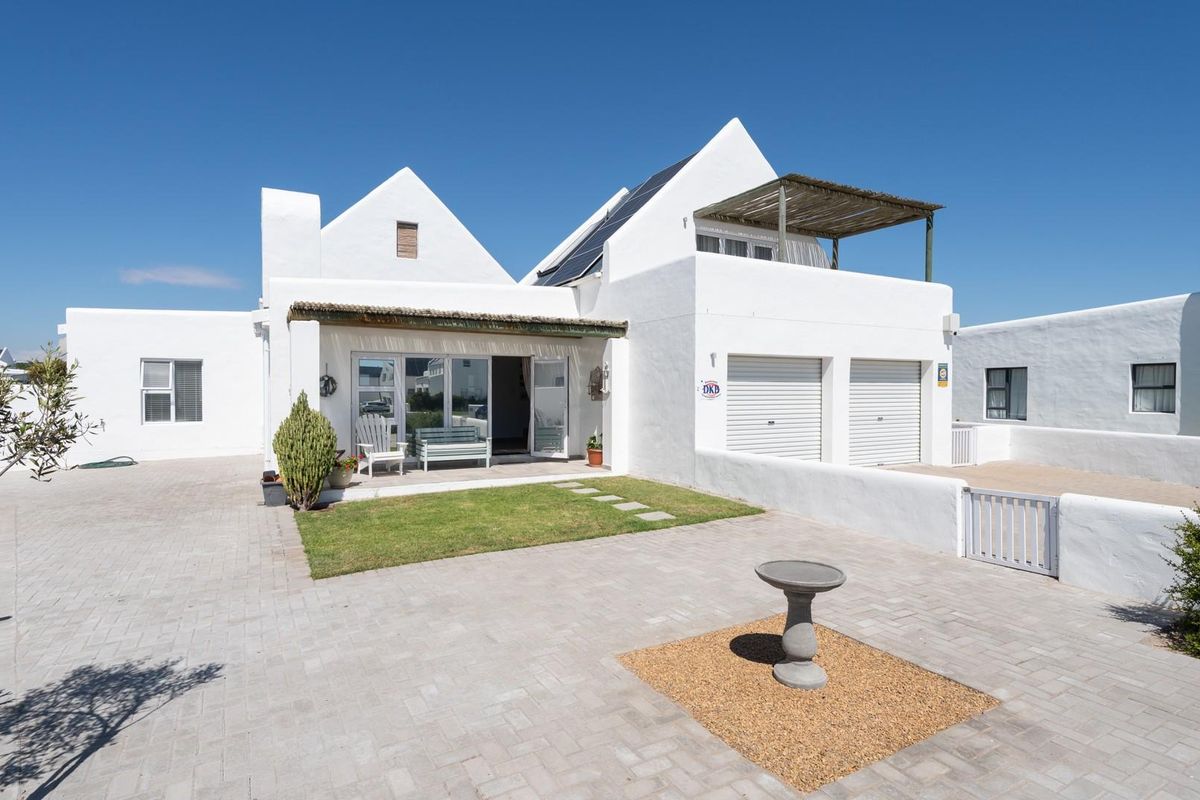 3 Bedroom Home In Quiet Close A Stones Throw From The Beach - Photo 5
