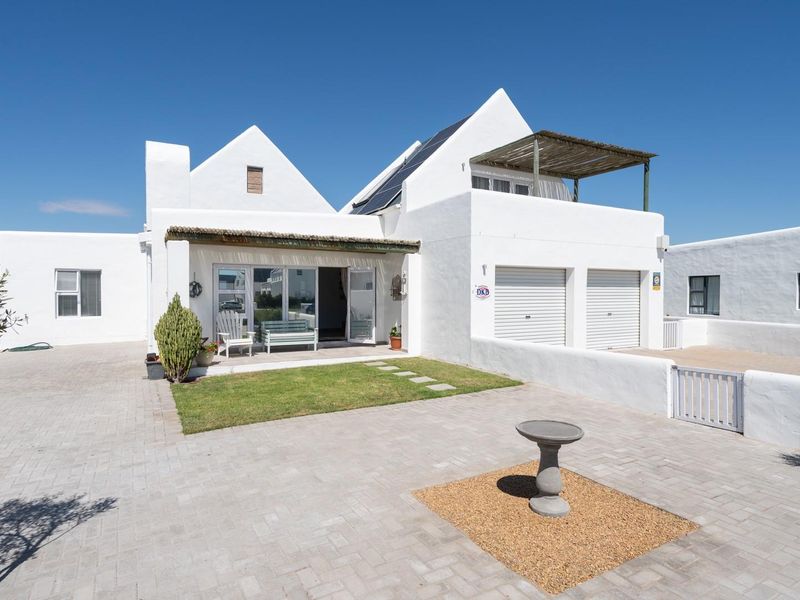 3 Bedroom Home In Quiet Close A Stones Throw From The Beach - Photo 5