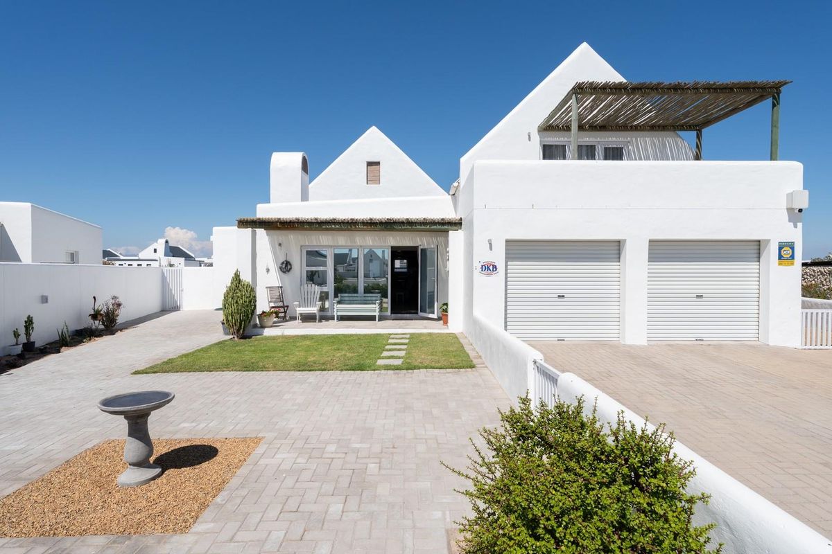 3 Bedroom Home In Quiet Close A Stones Throw From The Beach - Photo 4