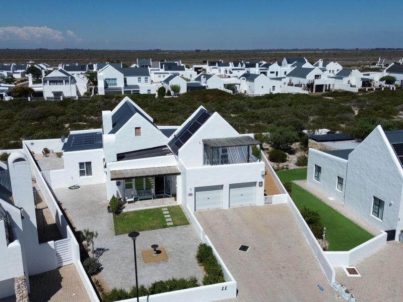 3 Bedroom Home In Quiet Close A Stones Throw From The Beach - Photo 3