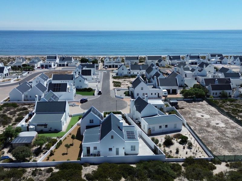 3 Bedroom Home In Quiet Close A Stones Throw From The Beach - Photo 1