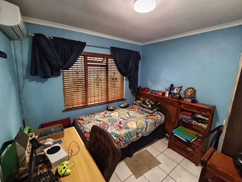 Three Bedroom House For Sale In Paarl North - Photo 10