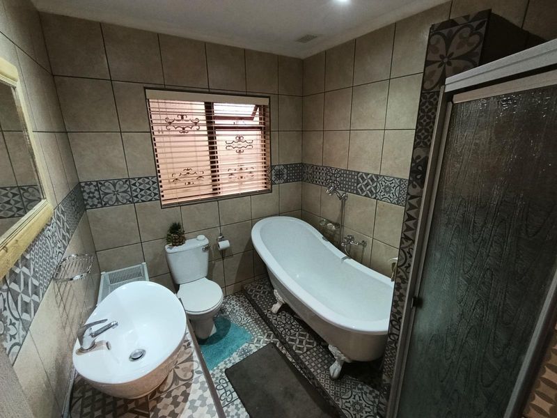 Three Bedroom House For Sale In Paarl North - Photo 7