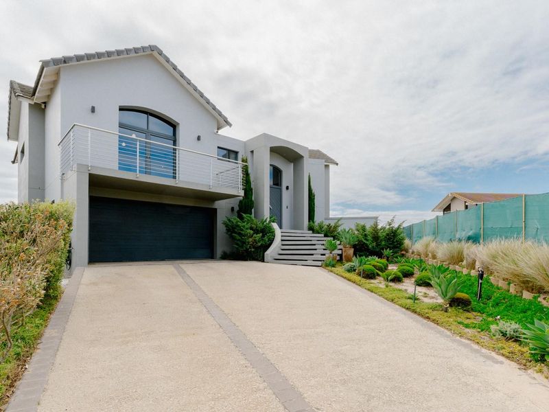 Exquisite Sandown Bay Residence: Luxury Living Amidst Nature - Photo 3