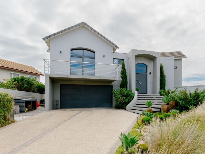 Exquisite Sandown Bay Residence: Luxury Living Amidst Nature - Photo 2