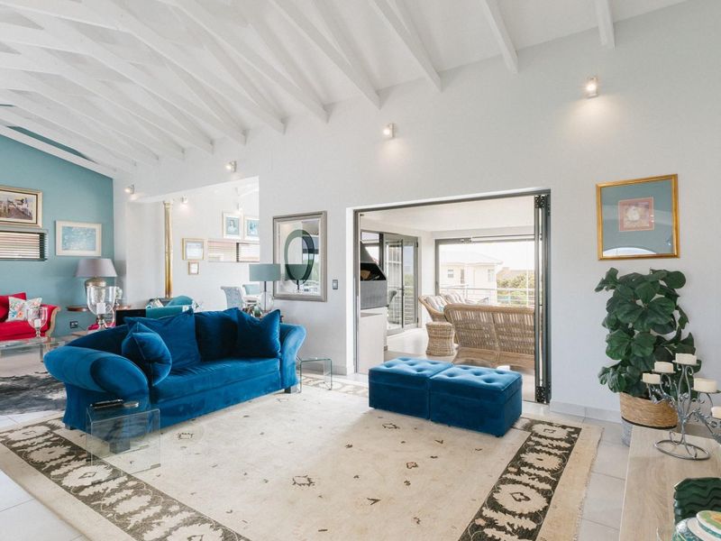 Exquisite Sandown Bay Residence: Luxury Living Amidst Nature - Photo 6