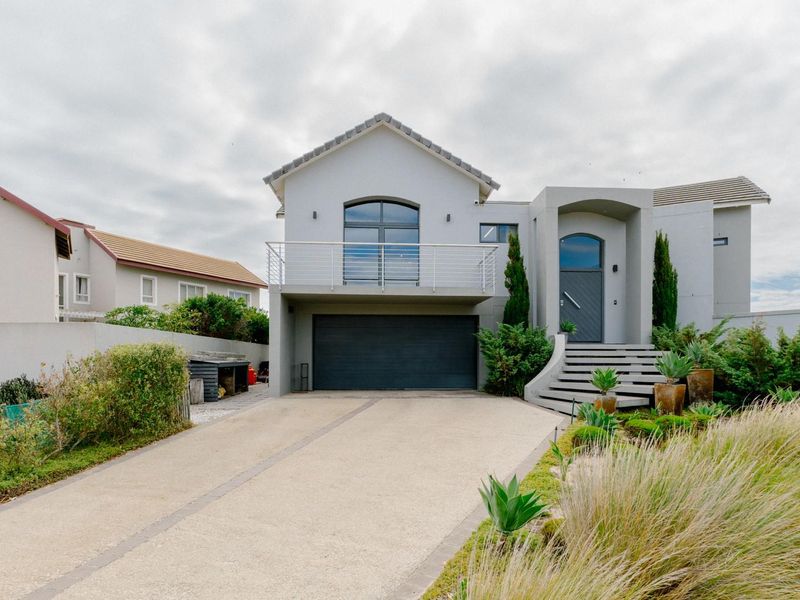Exquisite Sandown Bay Residence: Luxury Living Amidst Nature - Photo 1