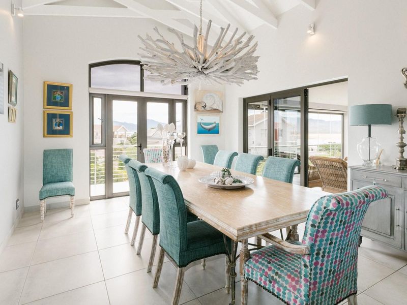Exquisite Sandown Bay Residence: Luxury Living Amidst Nature - Photo 3