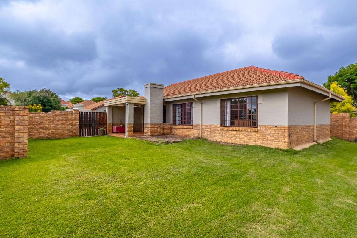 Create Your Home in a Beautiful, Secure Setting. - Photo 3