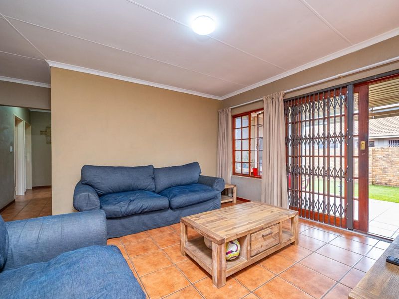 Create Your Home in a Beautiful, Secure Setting. - Photo 6